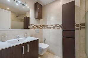 Doccia, asciugacapelli, asciugamani