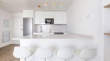 Fridge, microwave, oven, coffee/tea maker
