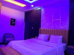 Presidential Penthouse, 1 Bedroom | Individually decorated, individually furnished, desk, laptop workspace