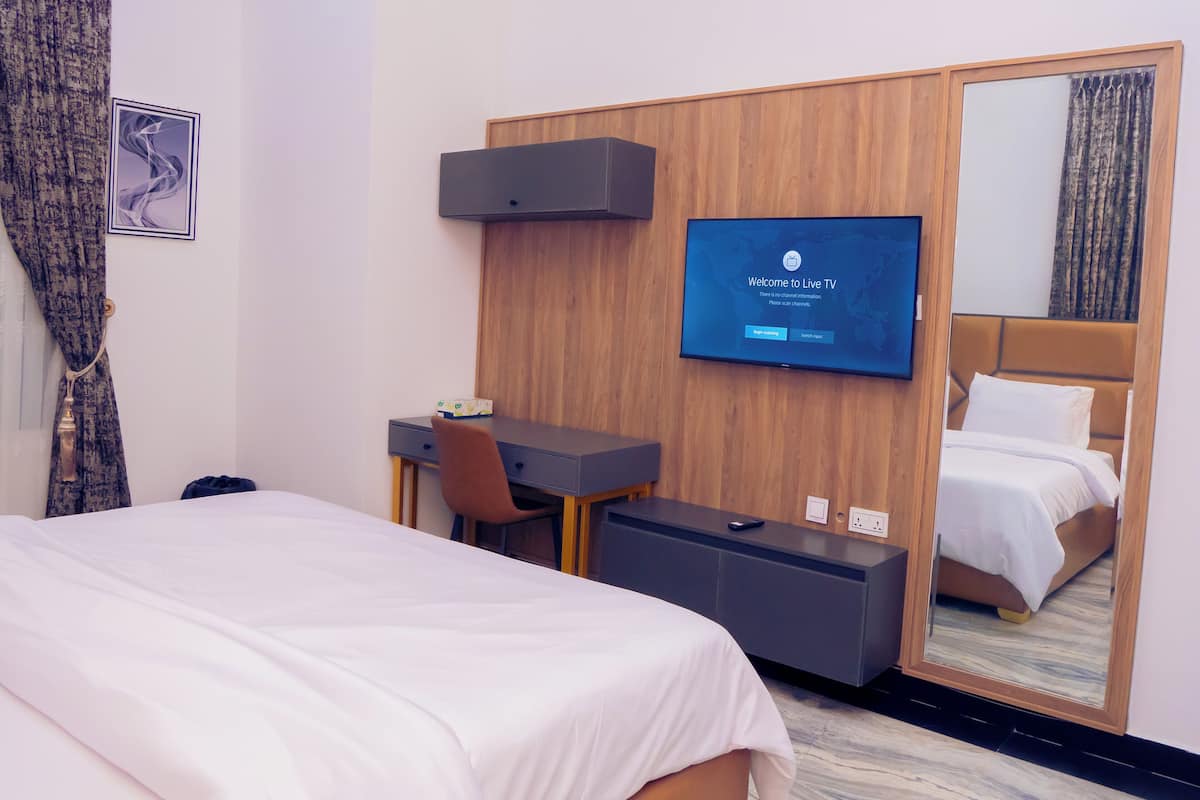 Deluxe-værelse | Skrivebord, arbejdsområde til bærbare computere, gratis Wi-Fi
