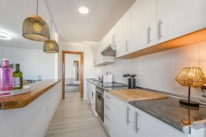 Frigorífic, microones, forn i placa de cuina 