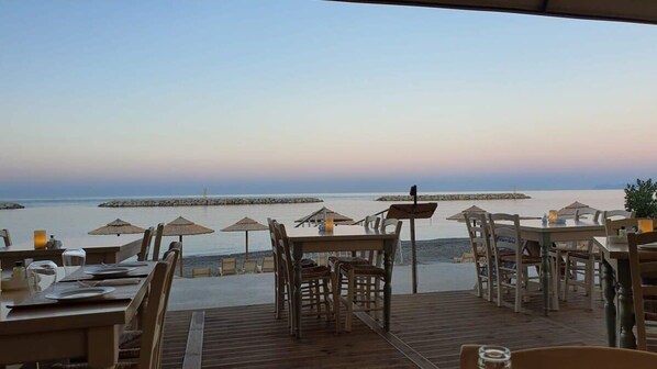 Outdoor dining - Xristinas Apartments - Artemis (Kolymvari)