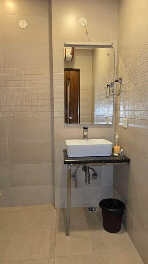 Towels, soap, shampoo - The Maple Stays (Gurugram)