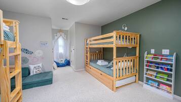 4 bedrooms, desk, iron/ironing board, travel crib