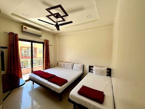Deluxe Double Room | Desk, free WiFi