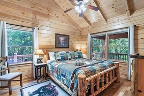 4 bedrooms, iron/ironing board, travel cot, free WiFi - Luxury Cabin w/ Spa, Firepit & Game Room (Blue Ridge)