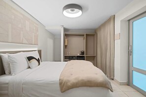 1 bedroom, iron/ironing board, free WiFi, bed sheets - Adults Exclusively | Bar | Oceanpark Beach (San Juan)