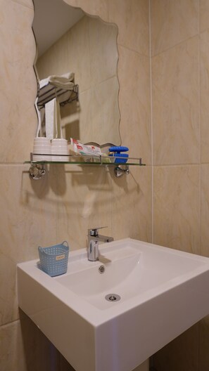 Deluxe Double or Twin Room | Bathroom | Bathtub, slippers, towels, soap - Baigali hotel (Ulaanbaatar)