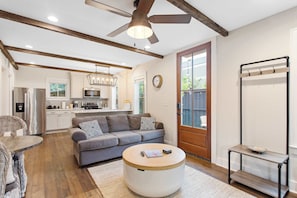 TV, offices - Large Private Backyard + Blocks to King! (Charleston)