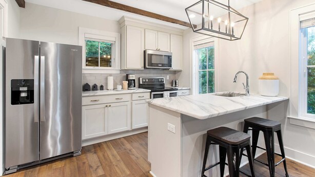 Private kitchen - 2bd Home, Large Private Backyard + Blocks to King! (Charleston)