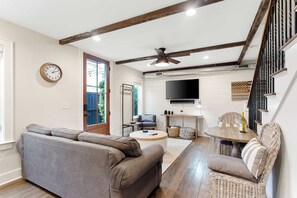 TV, offices - 2bd Home, Large Private Backyard + Blocks to King! (Charleston)