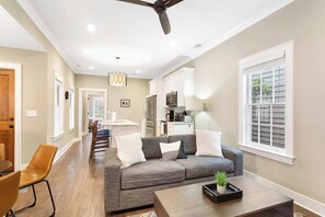 TV, offices - Renovated 2bd Retreat, Steps to King. (Charleston)