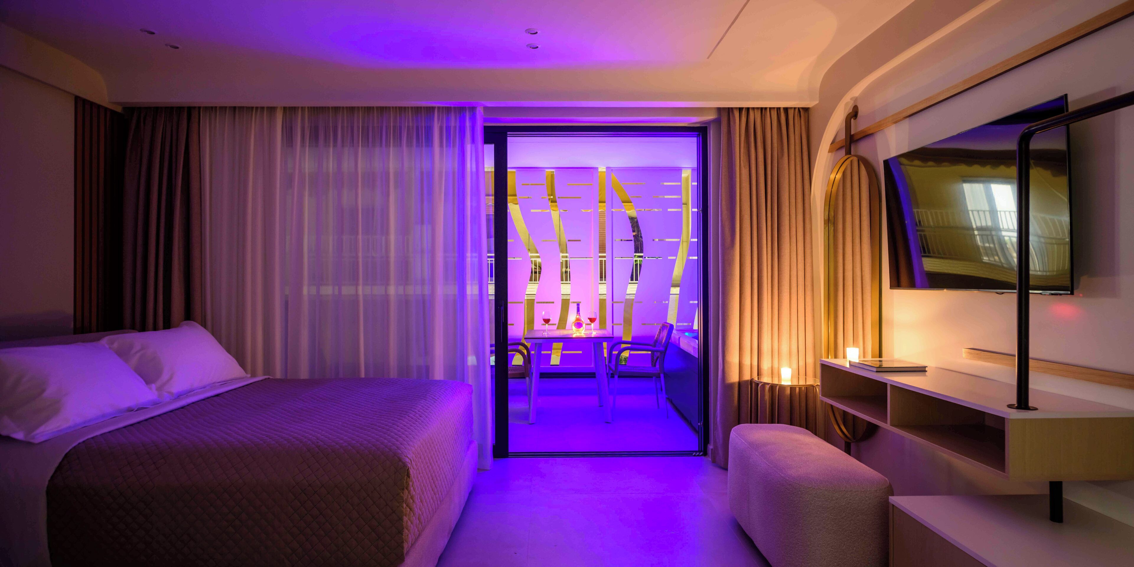 Superior Suite with Outdoor Hot Tub | In-room safe, desk, blackout drapes, soundproofing