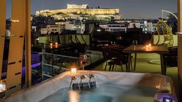 3-Bedroom House with Outdoor Hot Tub & Acropolis View | Terrasse/Patio