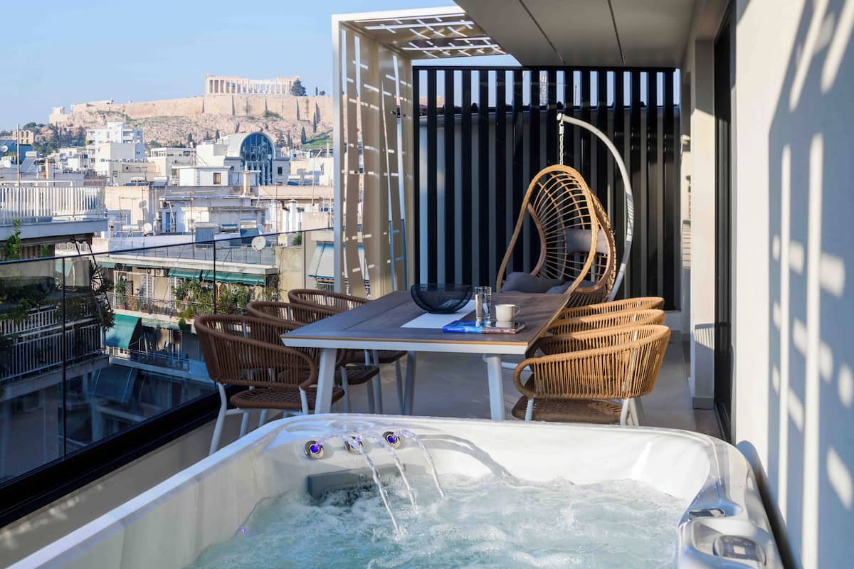 3-Bedroom Apartment with Outdoor Hot Tub & Acropolis View | Terrace/patio