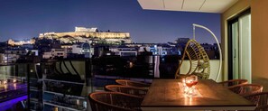 3-Bedroom House with Outdoor Hot Tub & Acropolis View | Terras