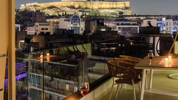 3-Bedroom House with Outdoor Hot Tub & Acropolis View | Terrasse/patio