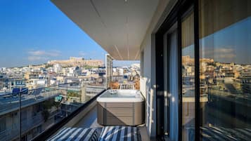3-Bedroom House with Outdoor Hot Tub & Acropolis View | Terrasse/Patio