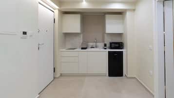 Fridge, microwave, stovetop, cookware/dishes/utensils