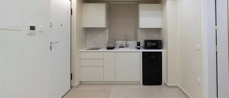 Fridge, microwave, stovetop, cookware/dishes/utensils