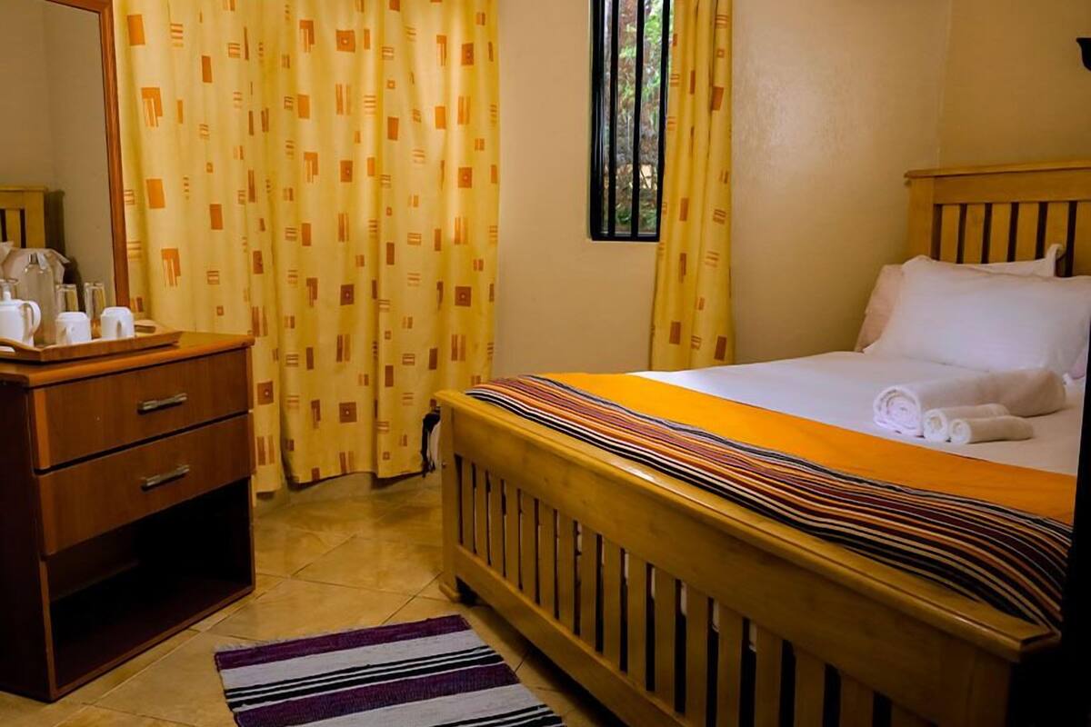 Desk, laptop workspace, iron/ironing board, free WiFi