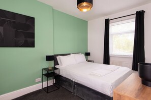 3 bedrooms, iron/ironing board, WiFi, bed sheets