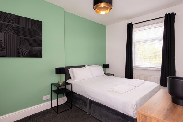 3 bedrooms, iron/ironing board, WiFi, bed sheets