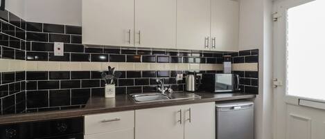 Keittoastiat/astiat/ruokailuvälineet