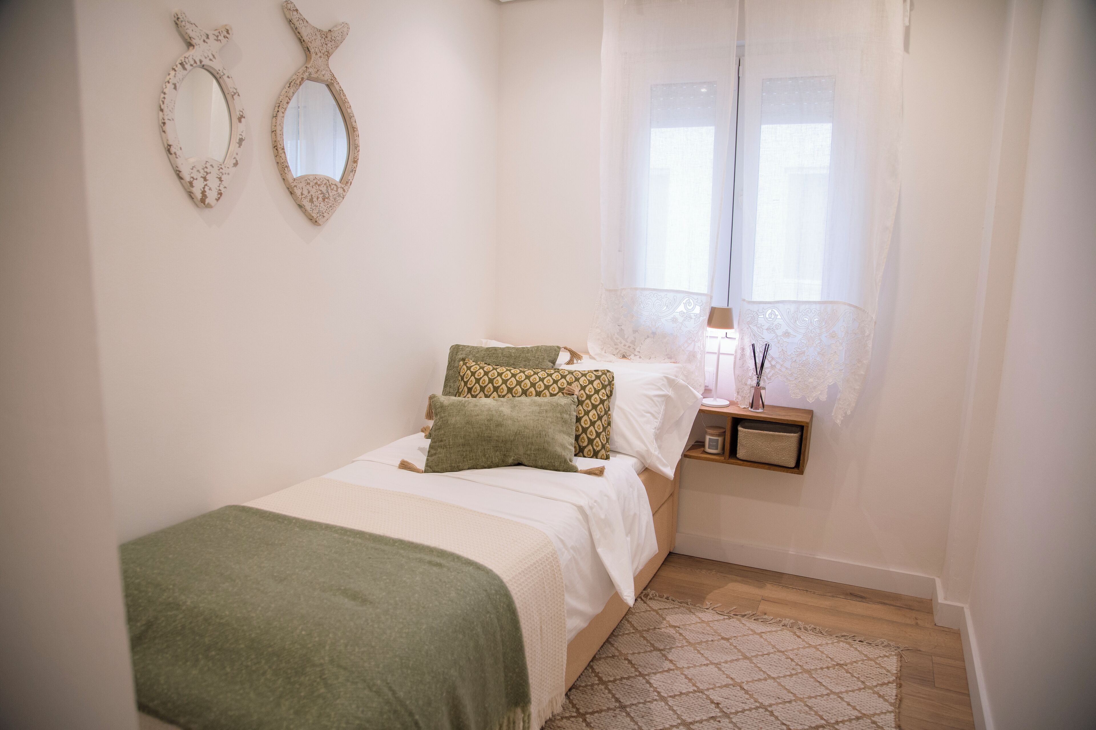 2 عدّة غرف نوم ومكواة/لوح كي وواي فاي مجانًا وملاءات أسرّة