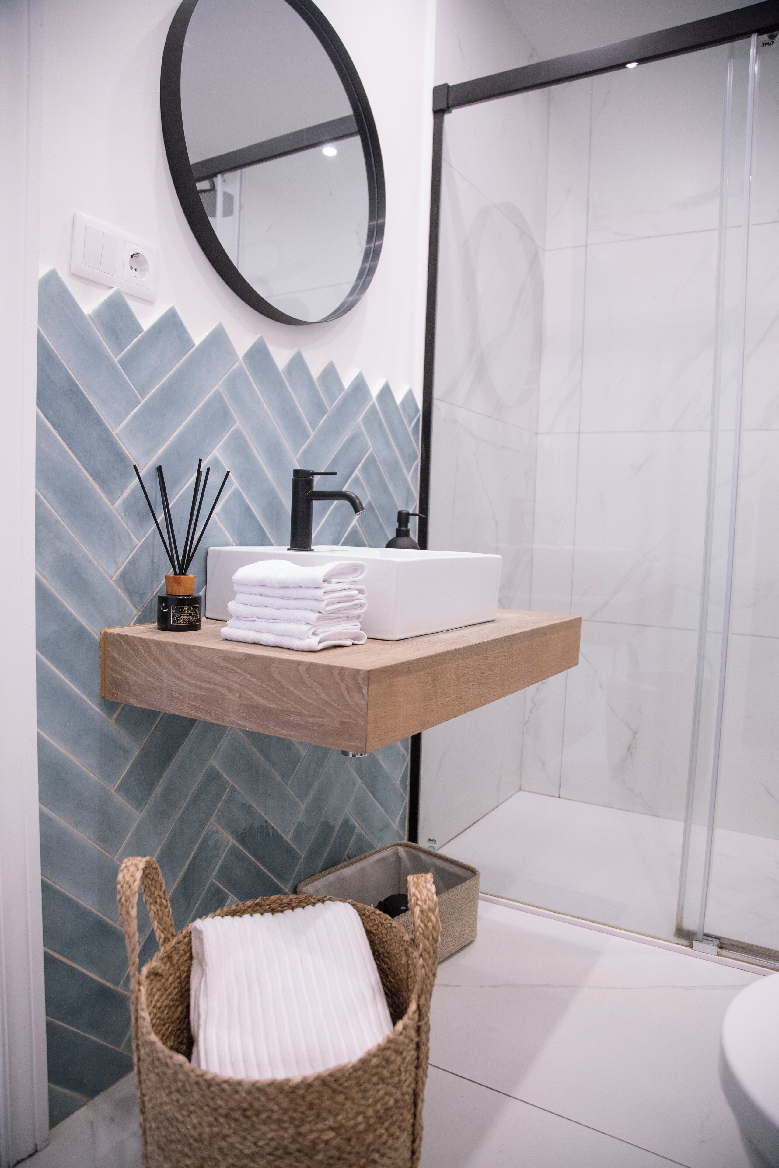 مجففات شعر، مناشف، صابون، شامبو