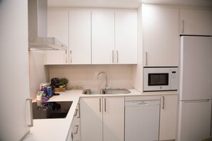 Micro-ondes, four, plaque de cuisson, lave-vaisselle