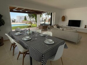 Dining - Beautiful Villa with Sea Views, Great Location and Air Conditioning (Sant LLuis)