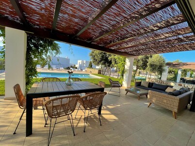 Superbe villa avec vue sur la mer, emplacement idéal et climatisation