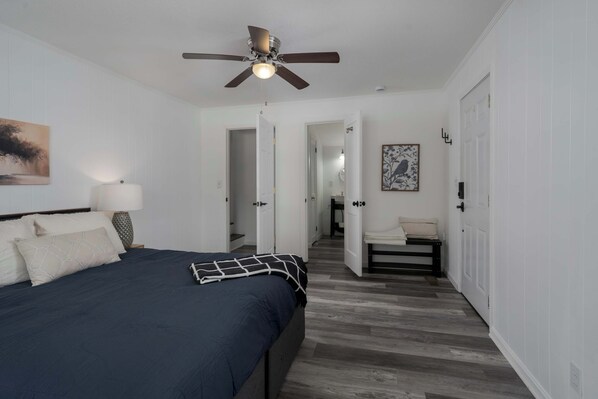 4 bedrooms, desk, iron/ironing board, travel cot