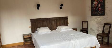 1 makuuhuone, silitysrauta/-lauta, internet, vuodevaatteet