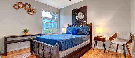 3 soverom, skrivebord, reiseseng for barn og wi-fi