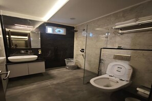 Deluxe kamer | Badkamer | Handdoeken, zeep, toiletpapier