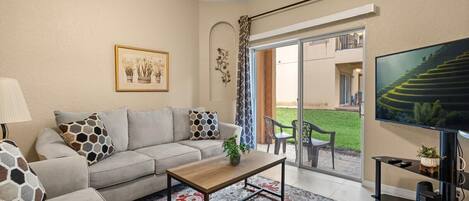 Fernseher, DVD-Player, Arbeitsbereiche