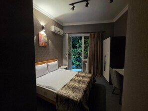 スタンダード ダブルルーム | 高級寝具、ミニバー、セーフティボックス (室内)、客室ごとに異なる装飾