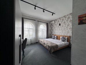 Deluxe-Doppelzimmer, Stadtblick | Hochwertige Bettwaren, Select-Comfort-Betten, Minibar, Zimmersafe