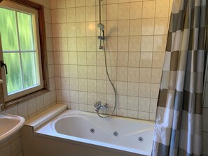 Towels, soap, shampoo, toilet paper