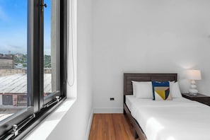 2 habitaciones, tabla de planchar con plancha, cuna de viaje y wifi