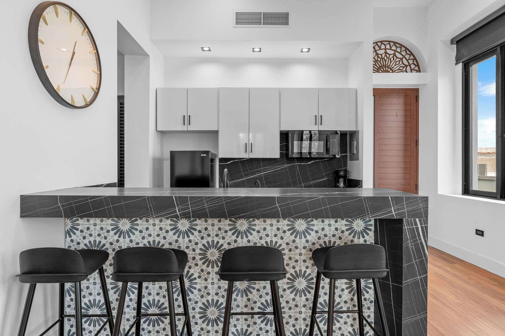 Fridge, microwave, stovetop, coffee/tea maker