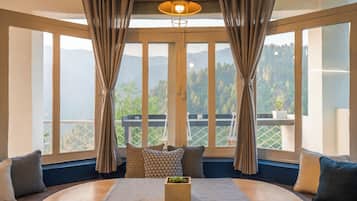 Deluxe Studio, Balcony, Mountain View | Free WiFi