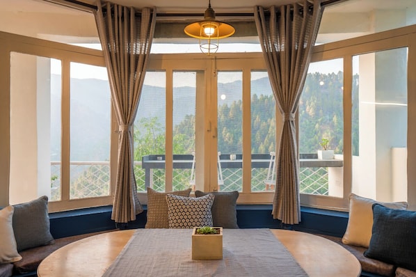 Deluxe Studio, Balcony, Mountain View
