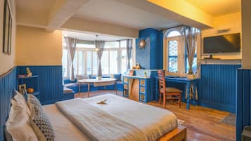 Deluxe Studio, Balcony, Mountain View | Free WiFi