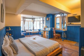 Deluxe Studio, Balcony, Mountain View | Free WiFi