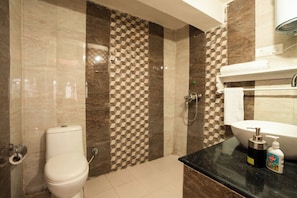 Deluxe Studio, Balcony, Mountain View | Bathroom