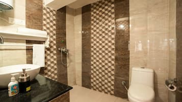 Deluxe Studio, Balcony, Mountain View | Bathroom