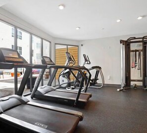 Fitness facility - Chic 2BR/2BA with Gym and Rooftop Access (Memphis)
